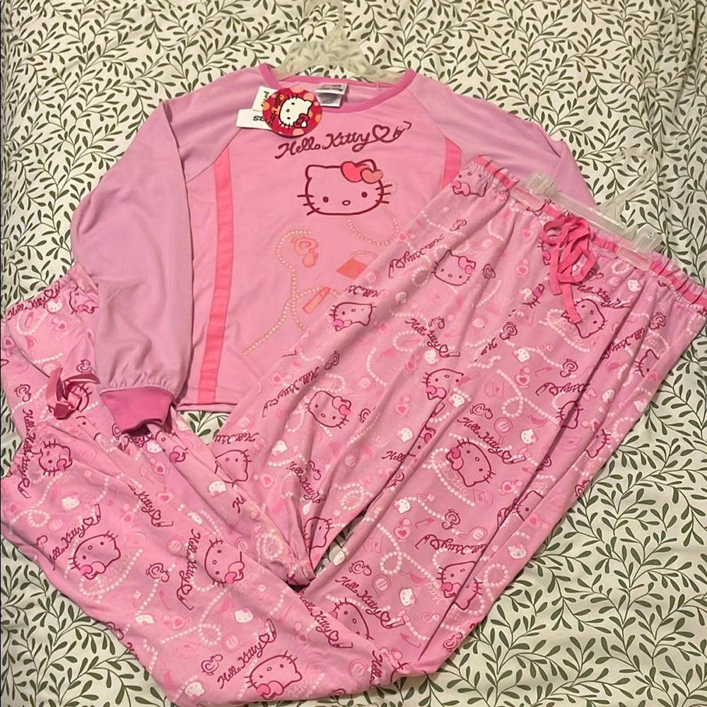 NWT 🩷☁️🌸 Hello Kitty Pink Pajamas - Size L Kids, or Women’s S